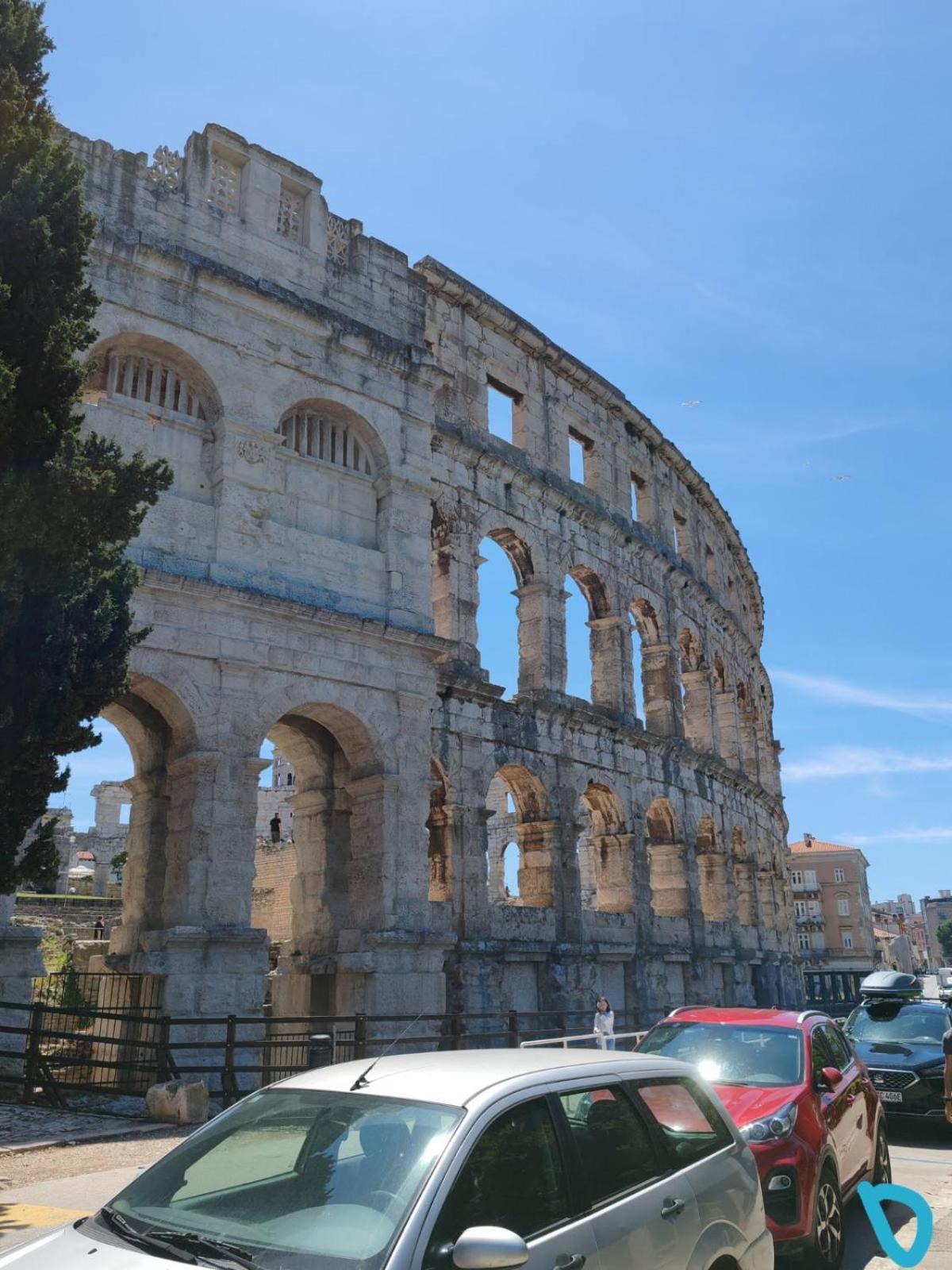 Arena Parkside Residence プーラ エクステリア 写真